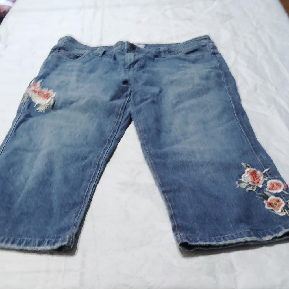 Steve & Barry's Blue Cropped Jeans with Floral Embroidery